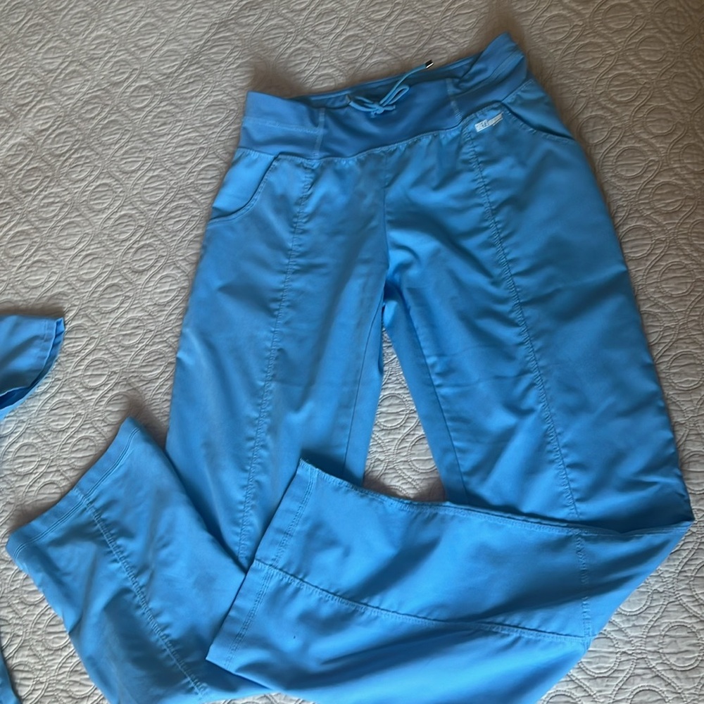 Grey’s Anatomy Scrub Set - Picture 4 of 10